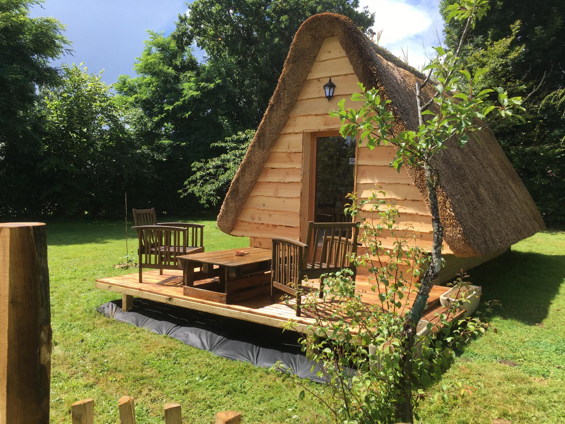 Une terrasse dans un cadre verdoyant et calme